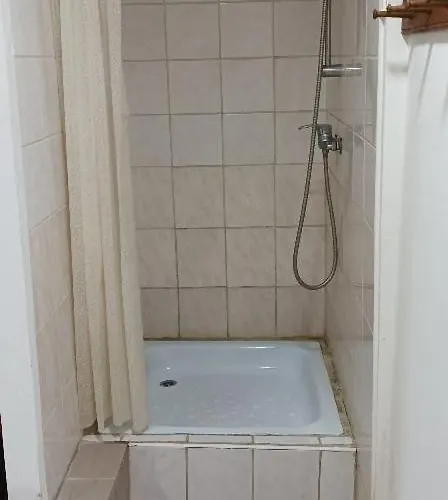 Old Cottage, Steep Hill, Read Info And Rating *
